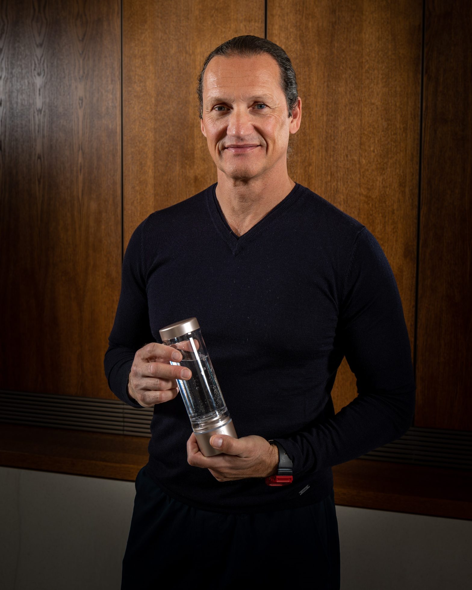Dr Michael with the Prager Hydro Infusion Bottle for your hydrogen-rich water needs.